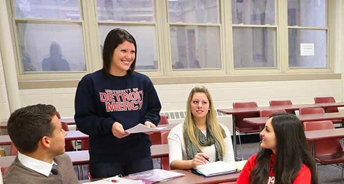 Detroit Mercy professor instructs psychology class