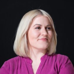 becca lewis headshot